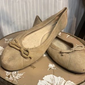 LL BEAN tan flats